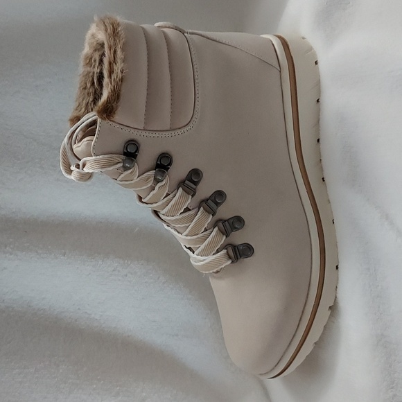 Cliffs by White Mountain Booties - Picture 5 of 12